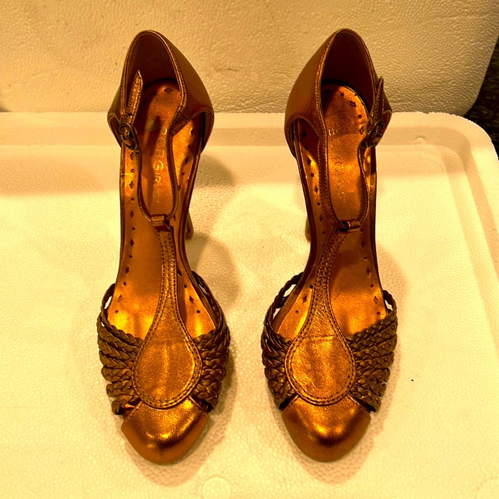 BCBG heels